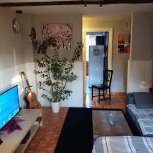 Near Airport Habitación en casa particular